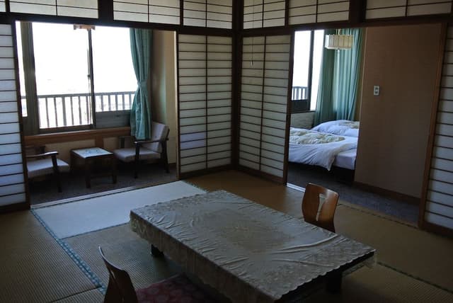 Japanese Western Style Room (2 Single Beds + 5 Japanese Futons)