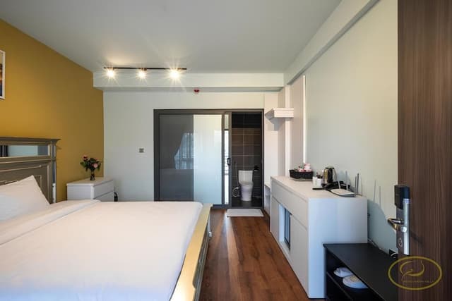 Spectacular Super King or Two Double Beds, Garden View