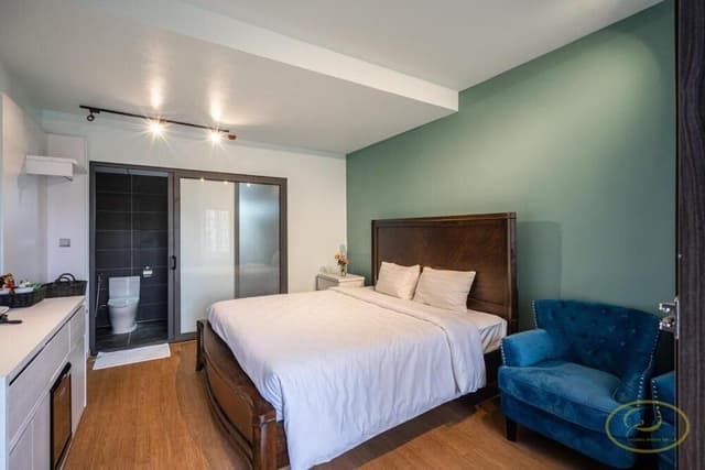 Spectacular Super King or Two Double Beds, Garden View