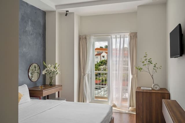 Deluxe Double Room, 1 King Bed, Mountain View