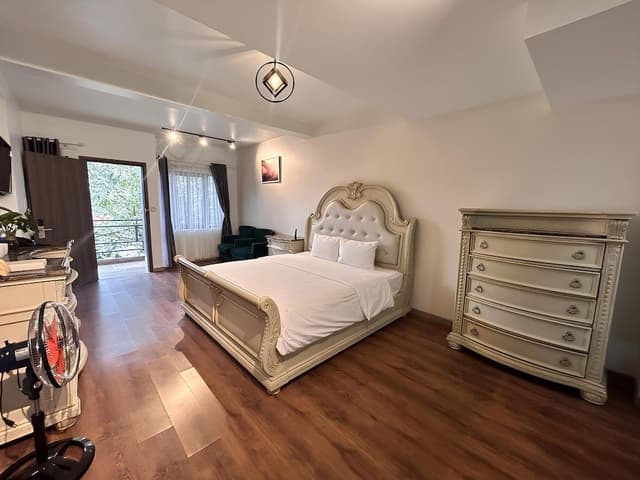 Spectacular Super King or Two Double Beds, Garden View