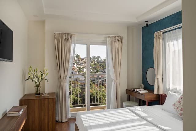 Deluxe Double Room, 1 King Bed, Mountain View