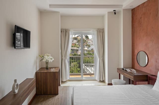 Deluxe Double Room, 1 King Bed, Mountain View