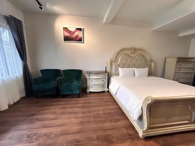 Spectacular Super King or Two Double Beds, Garden View