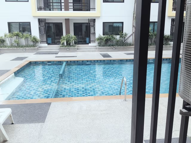 Pool Access Room