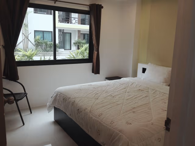 Pool Access Room