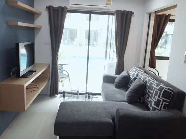 Pool Access Room