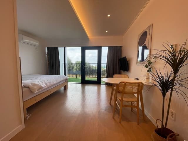 Standard Suite, Balcony, Beach View