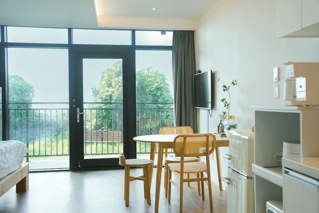 Deluxe Studio Suite, 1 Bedroom, Balcony, Beach View