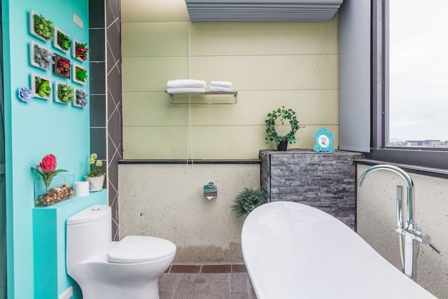 Superior Double Room, Bathtub