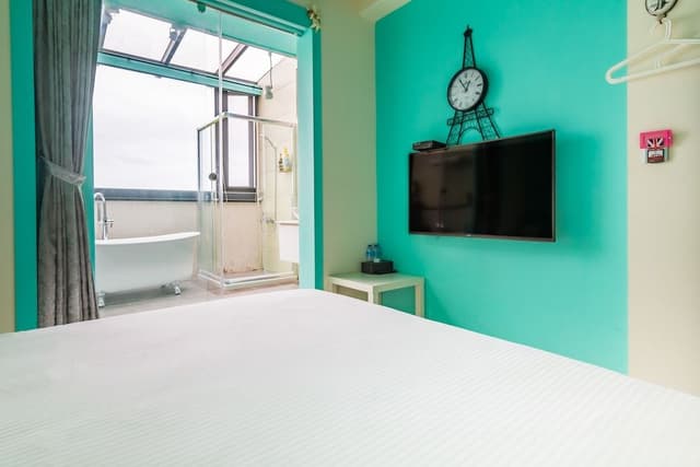 Superior Double Room, Bathtub