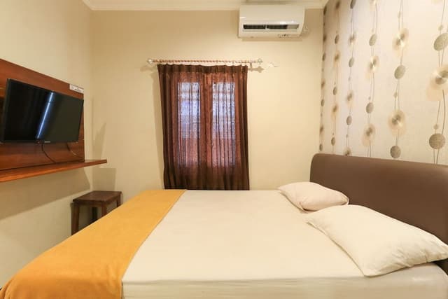 Standard Double Room, Shared Bathroom