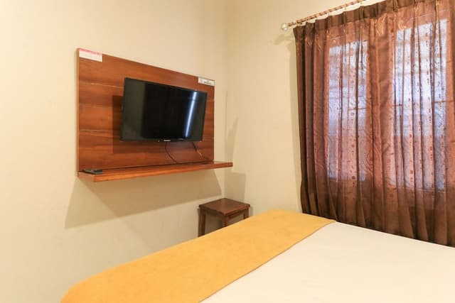 Standard Double Room, Shared Bathroom