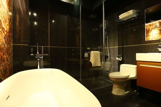 Black & Gold style