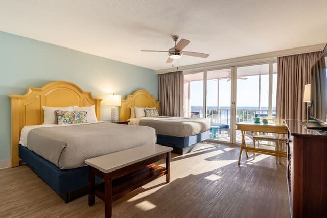 Deluxe Studio, 2 Queen Beds (Gulf Front)