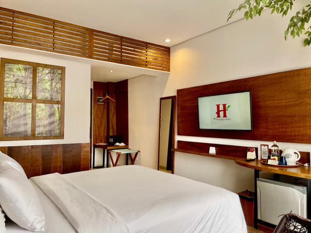 Autumn Deluxe Room with King Bed Only