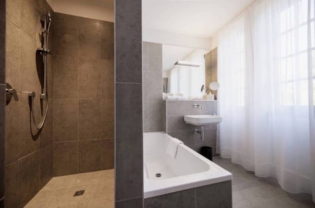 Signature Suite with spa access