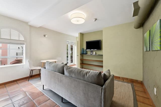 Deluxe Two-Bedroom Apartment (Self Check-in)