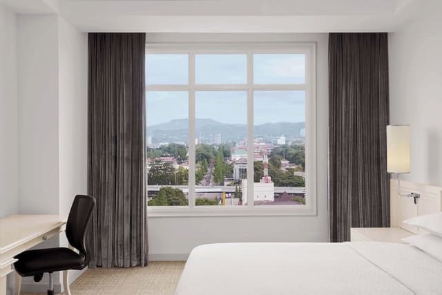 Signature Room, 1 King Bed with Sofa bed