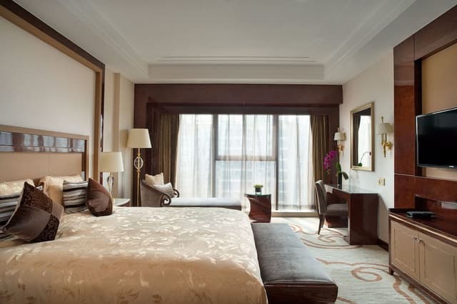 Executive Queen Room
