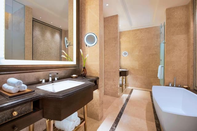 Suite, 1 King Bed