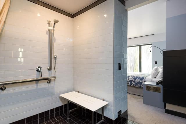 Queen Room - Disability Access