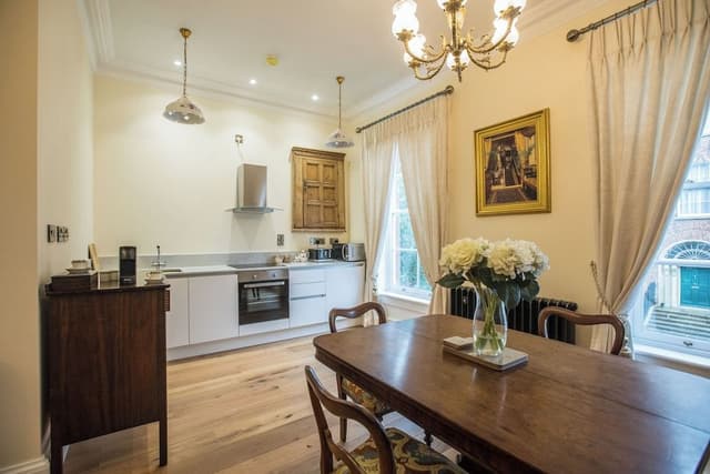 Two Bedroom Luxury Apartment - King & Twin - (Adjacent to hotel less than 15 metres)