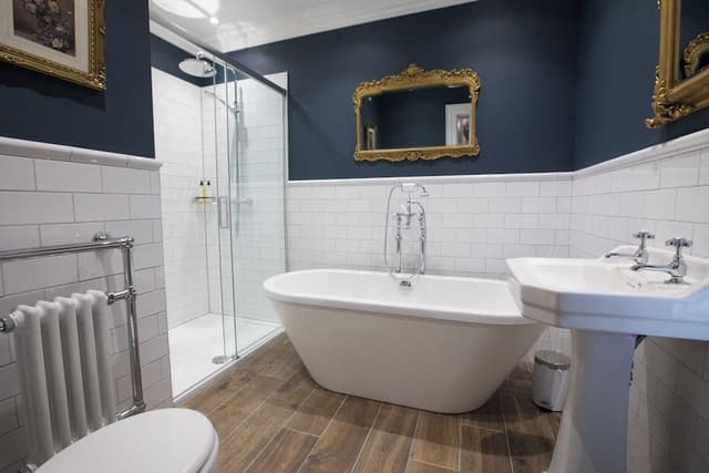 Two Bedroom Luxury Apartment - King & Twin - (Adjacent to hotel less than 15 metres)