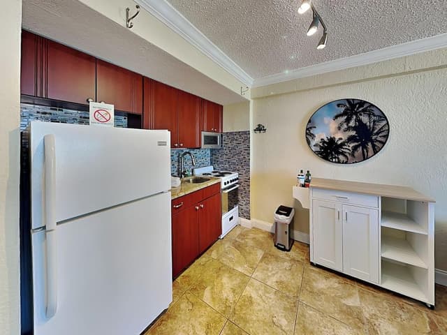 Condo (0 Bedroom)