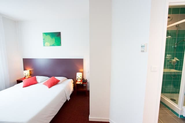 Standard Room, 1 Queen Bed
