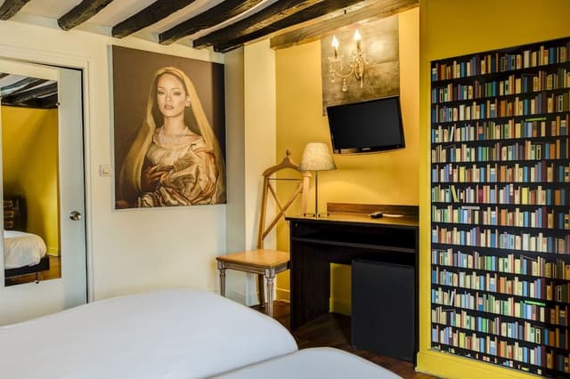 Twin Room (Urban)