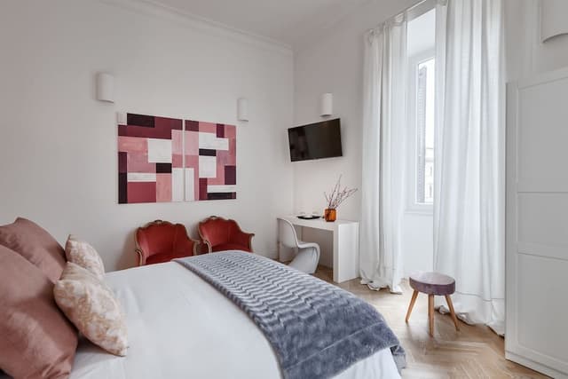Deluxe Suite, City View