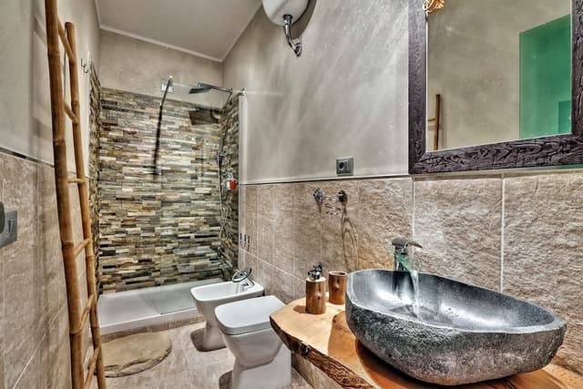 Deluxe Suite, Jetted Tub