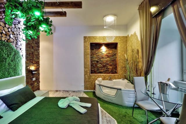 Deluxe Suite, Jetted Tub
