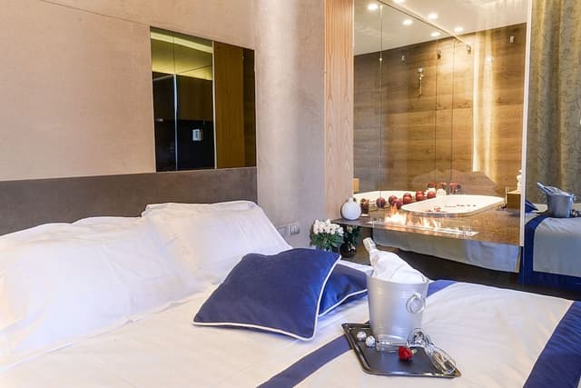 Suite, City View