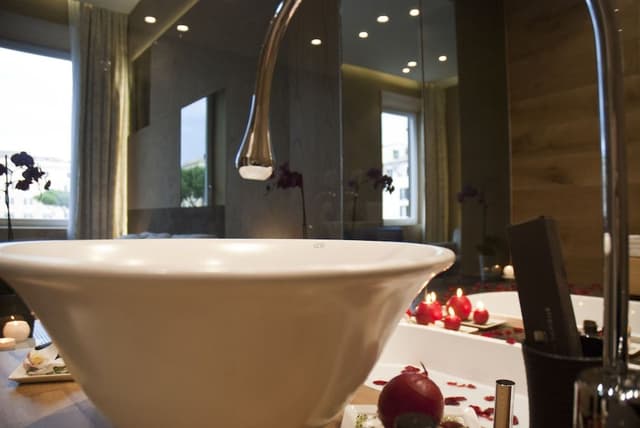 Suite, City View