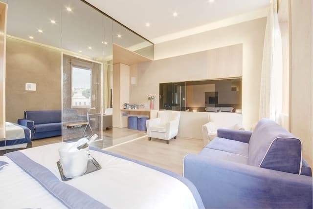 Suite, City View