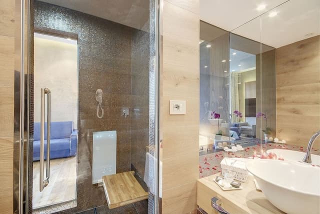 Suite, City View