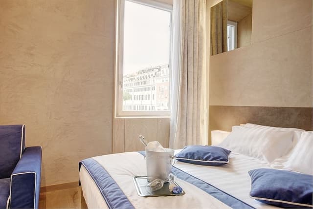 Suite, City View
