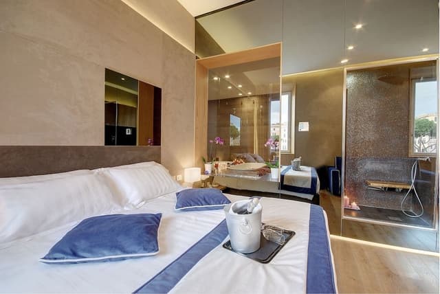 Suite, City View