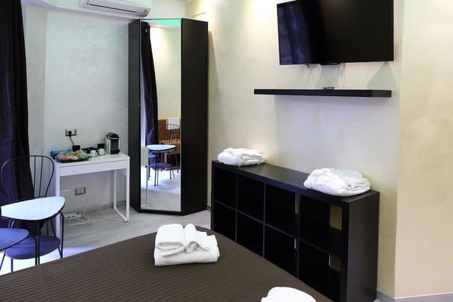 Junior Suite, 1 Double Bed, Ensuite, Courtyard View