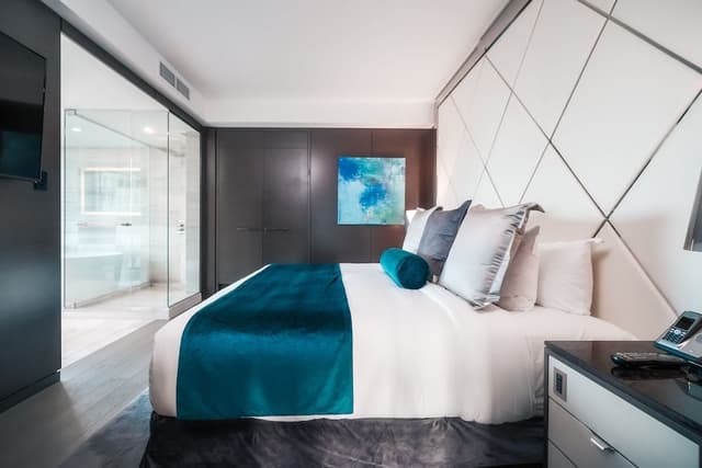 Executive One Bedroom Suite (King + Balcony + Bath)