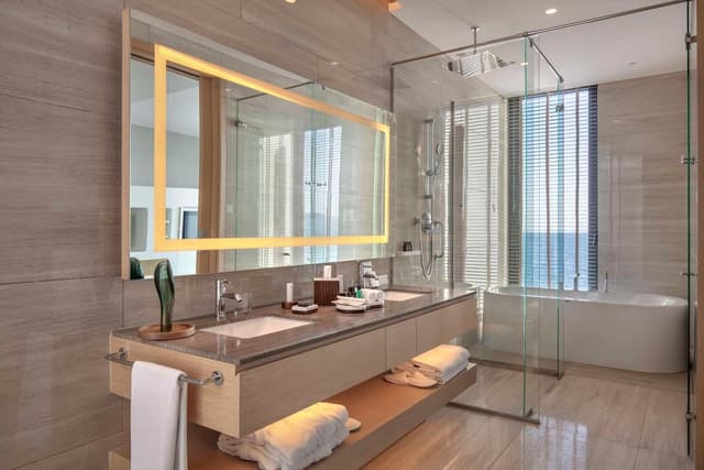 KING JUNIOR SUITE WITH BALCONY AND SEA VIEW