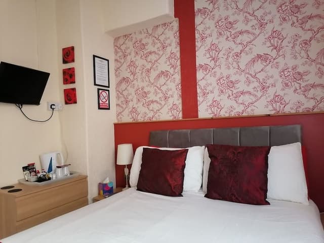 Double Room, Ensuite (Small)