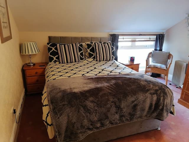 Double Room, Ensuite (Top Floor Rear)