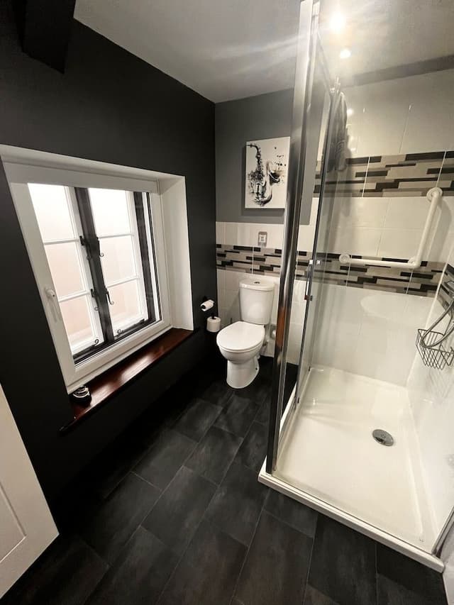 Double Room, Ensuite (Graphite/ Amber)