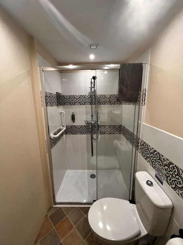 Double Room, Ensuite (Graphite/ Amber)