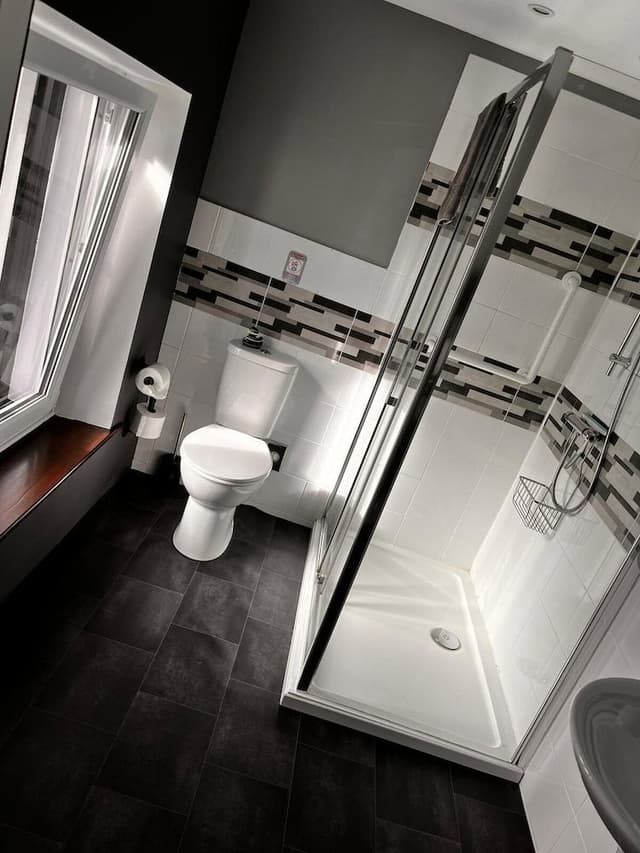 Double Room, Ensuite (Graphite/ Amber)