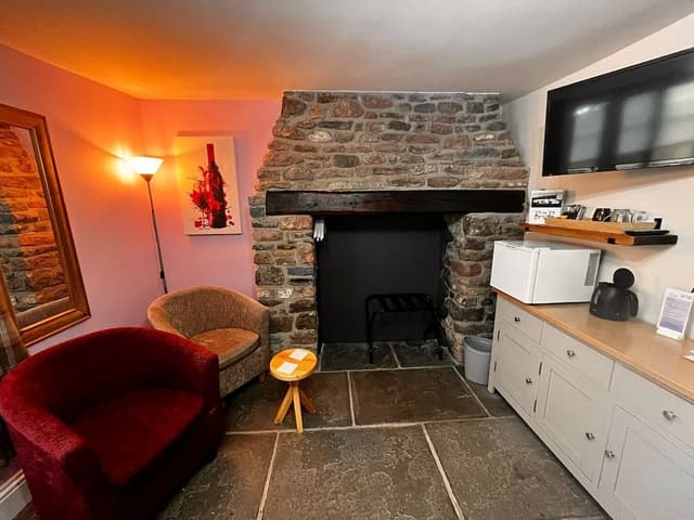 Double Room, Ensuite, Ground Floor (Red Room)