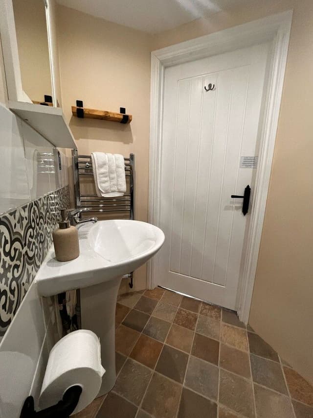 Double Room, Ensuite (Graphite/ Amber)